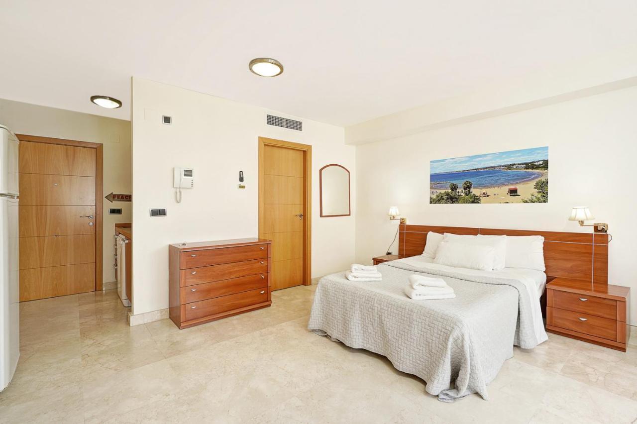 Apartamento En 1ª Linea De Playa, Estepona Centro Exterior photo